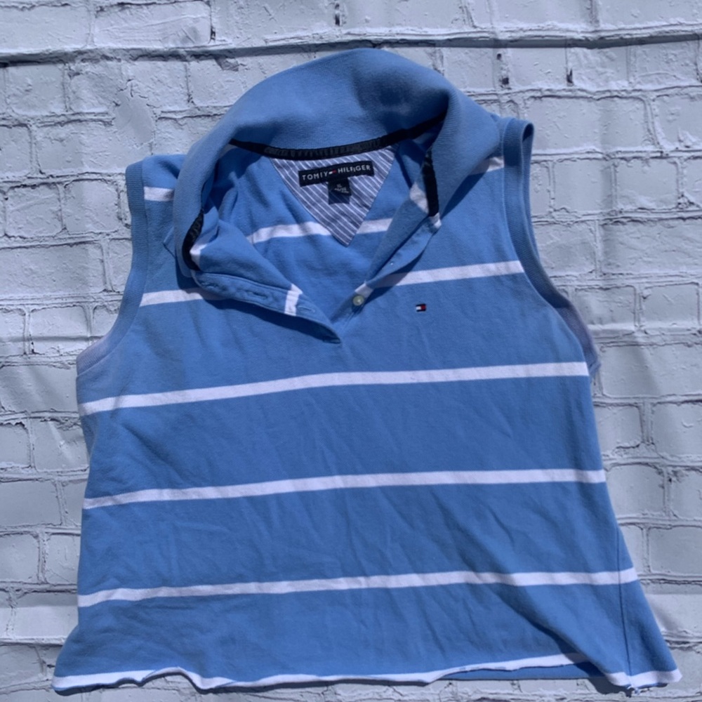 Cropped Tommy Hilfiger tee!